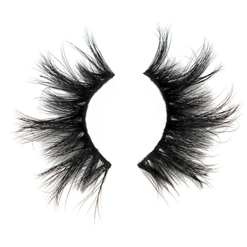 Pair of dramatic black 25mm 3D mink eyelashes with voluminous and wispy strands